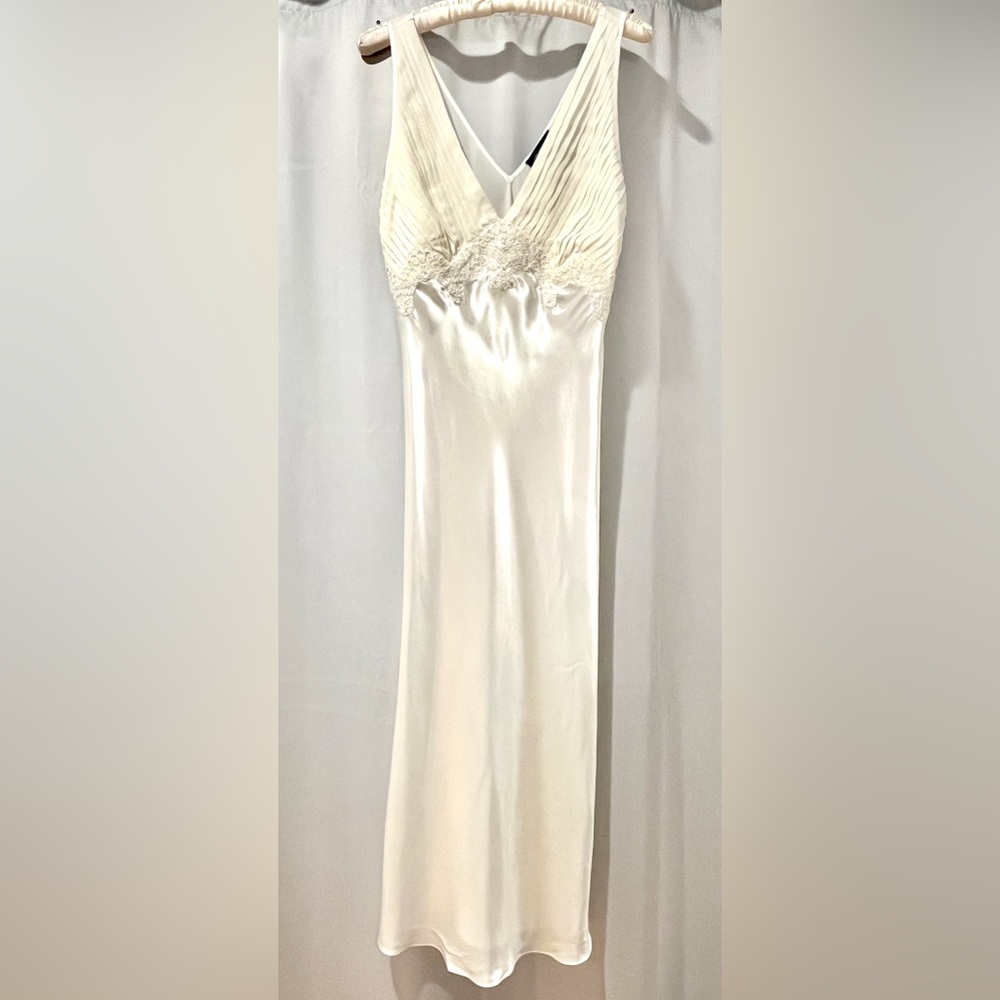 Jones New York Cream Chemise
